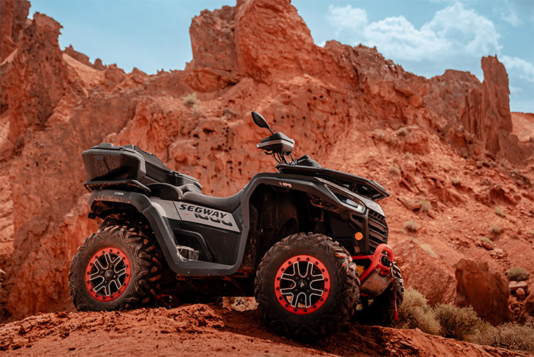 SUPERIOR CAPABILITY
The load capacity of the front and rear racks is up to 100kg, and towing capacity is 700kg, making AT10 practical and become your best assistant.